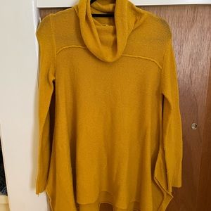 Mustard yellow turneck